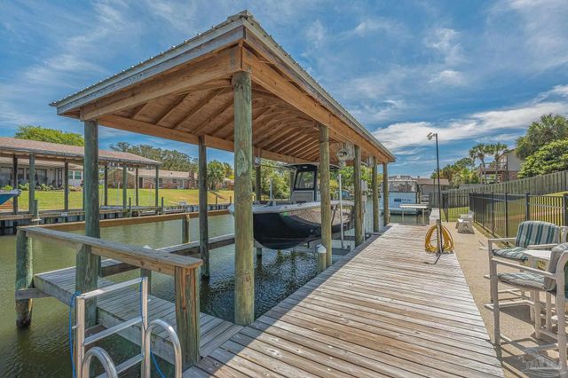 1044 Aquamarine Dr, Gulf Breeze, FL 32563
