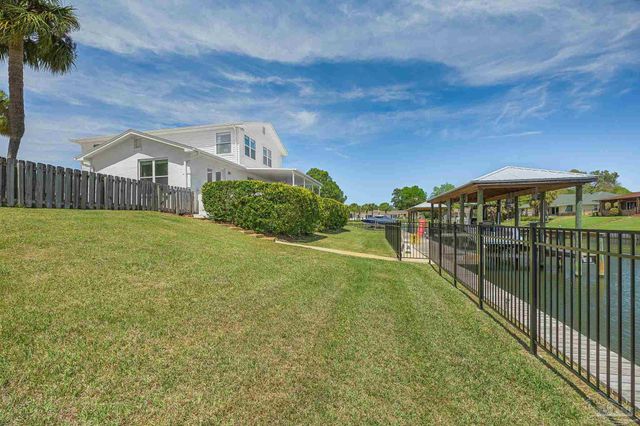 1044 Aquamarine Dr, Gulf Breeze, FL 32563