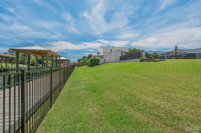 1044 Aquamarine Dr, Gulf Breeze, FL 32563
