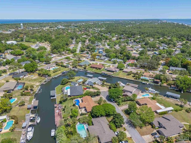 1044 Aquamarine Dr, Gulf Breeze, FL 32563