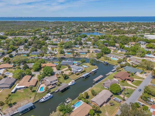 1044 Aquamarine Dr, Gulf Breeze, FL 32563