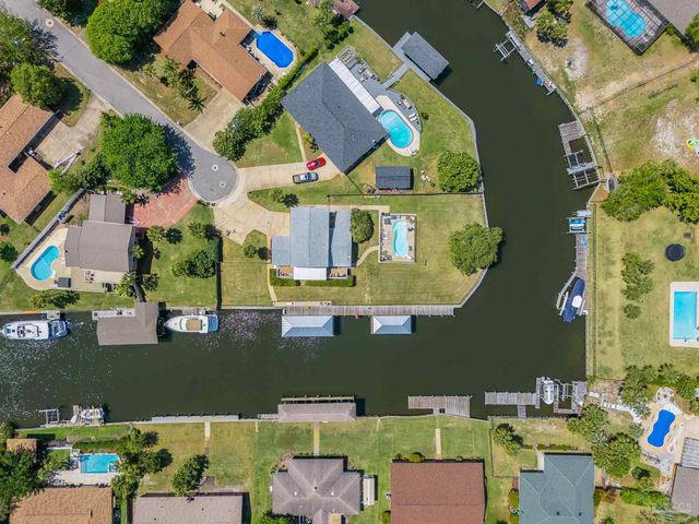 1044 Aquamarine Dr, Gulf Breeze, FL 32563