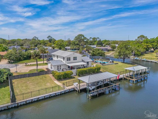 1044 Aquamarine Dr, Gulf Breeze, FL 32563
