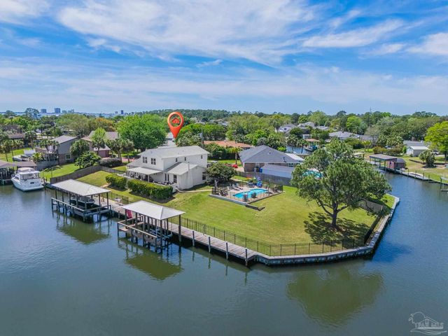 1044 Aquamarine Dr, Gulf Breeze, FL 32563