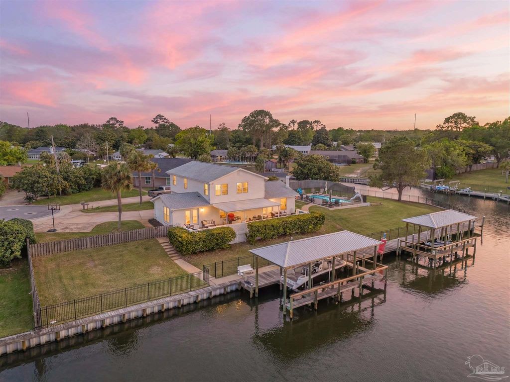 1044 Aquamarine Dr, Gulf Breeze, FL 32563