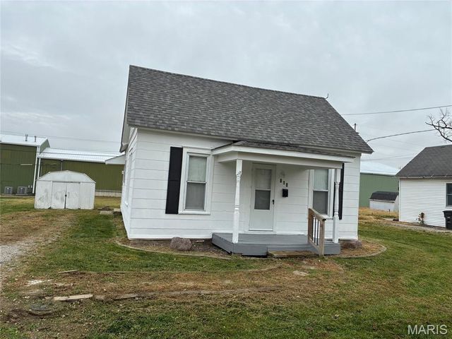 818 E Washington Avenue, Greenville, IL 62246