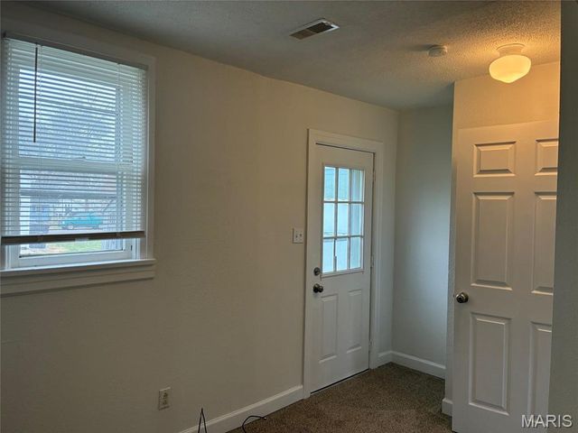 818 E Washington Avenue, Greenville, IL 62246