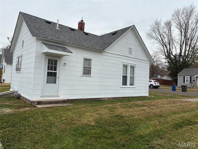 818 E Washington Avenue, Greenville, IL 62246