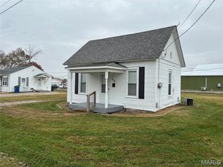 818 E Washington Avenue, Greenville, IL 62246