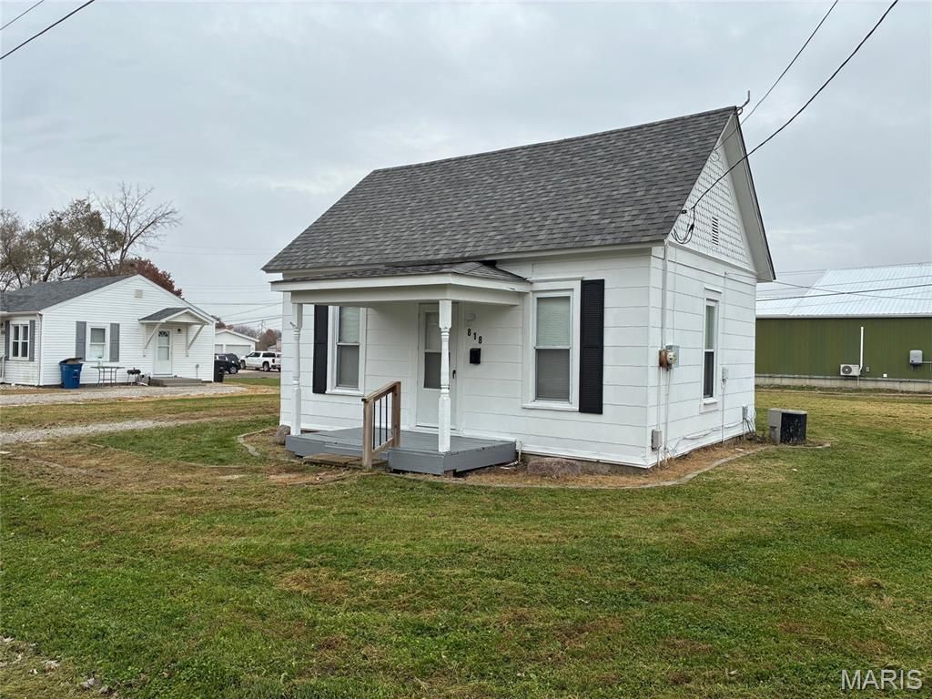 818 E Washington Avenue, Greenville, IL 62246