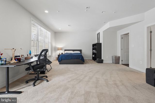 22597 WINDSOR LOCKS SQ, Ashburn, VA 20148