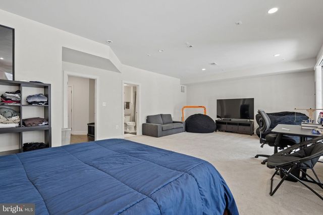 22597 WINDSOR LOCKS SQ, Ashburn, VA 20148