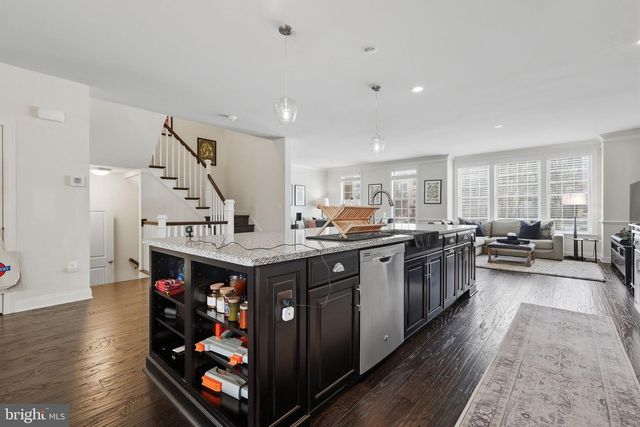 22597 WINDSOR LOCKS SQ, Ashburn, VA 20148