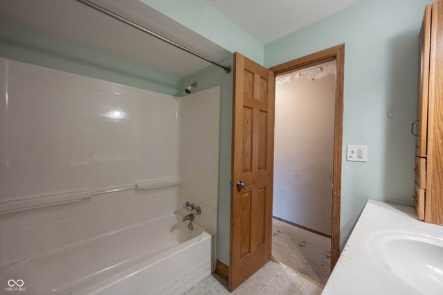 3695 W 100 N, Greenfield, IN 46140