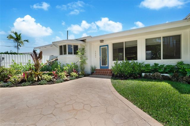 5889 Devonshire Blvd, Miami, FL 33155