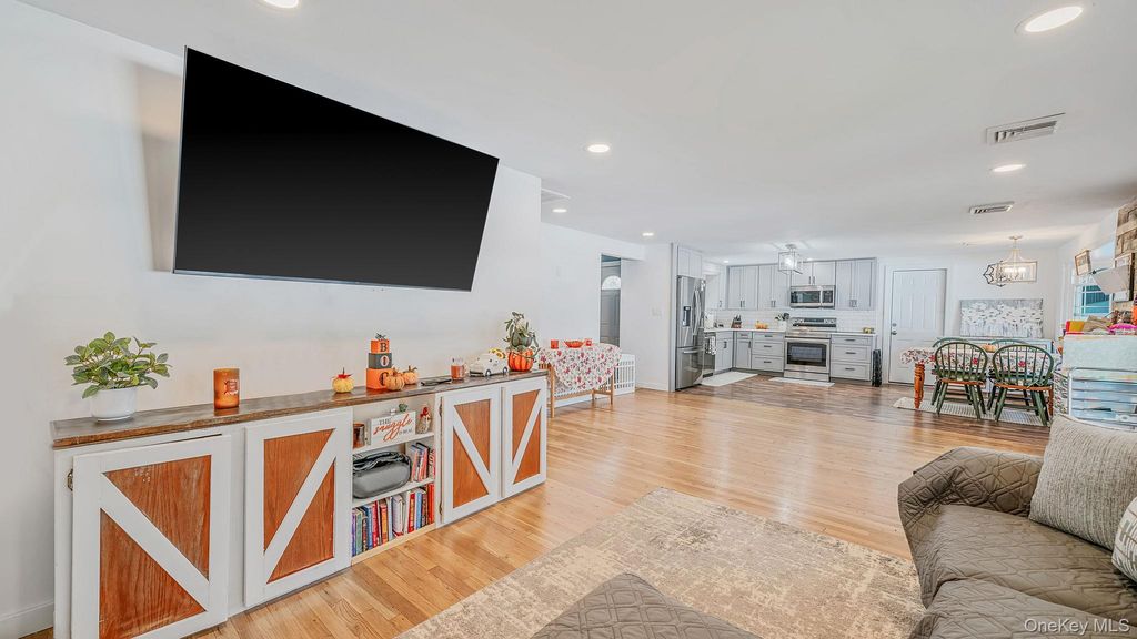 9 Hill Street, Ronkonkoma, NY 11779 — photo 4