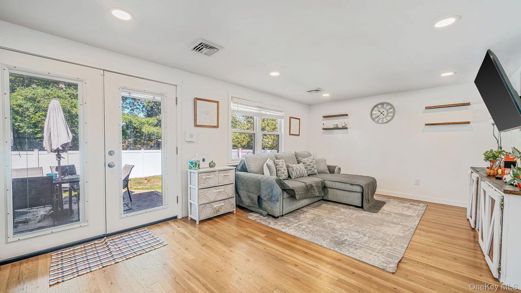 9 Hill Street, Ronkonkoma, NY 11779 — photo 5