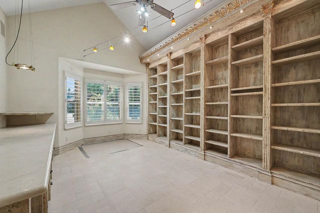10111 N Spanish Bay Drive, Fresno, CA 93720