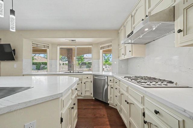 10111 N Spanish Bay Drive, Fresno, CA 93720