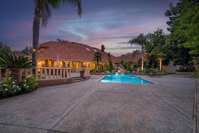10111 N Spanish Bay Drive, Fresno, CA 93720