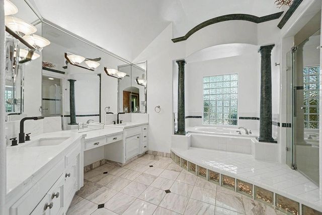 10111 N Spanish Bay Drive, Fresno, CA 93720