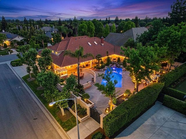 10111 N Spanish Bay Drive, Fresno, CA 93720