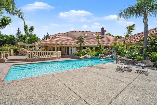 10111 N Spanish Bay Drive, Fresno, CA 93720