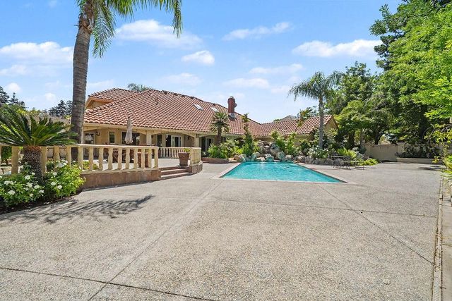 10111 N Spanish Bay Drive, Fresno, CA 93720