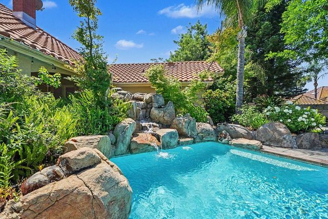10111 N Spanish Bay Drive, Fresno, CA 93720
