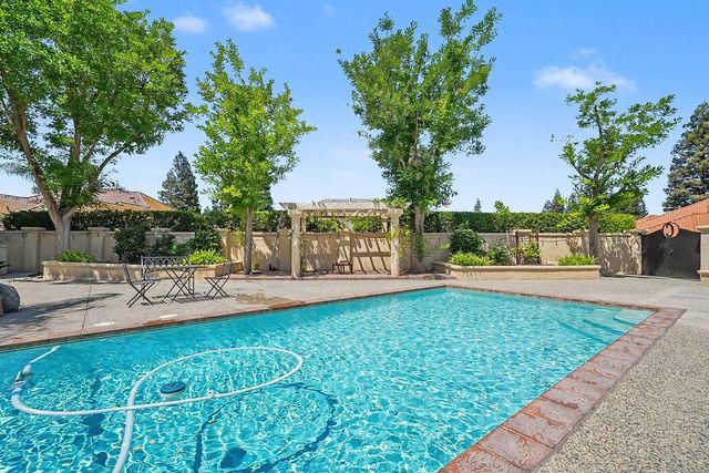 10111 N Spanish Bay Drive, Fresno, CA 93720