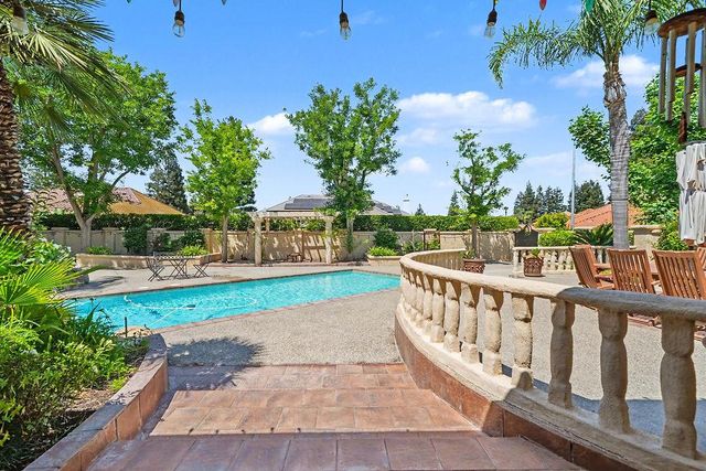 10111 N Spanish Bay Drive, Fresno, CA 93720