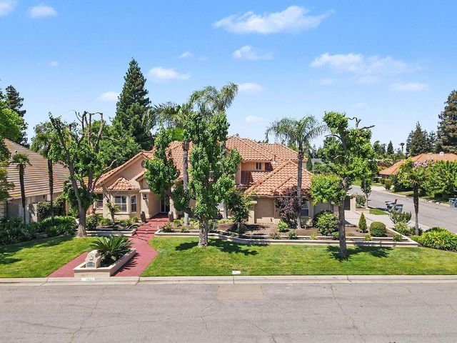 10111 N Spanish Bay Drive, Fresno, CA 93720
