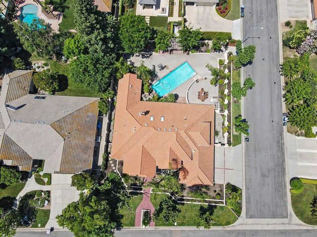 10111 N Spanish Bay Drive, Fresno, CA 93720