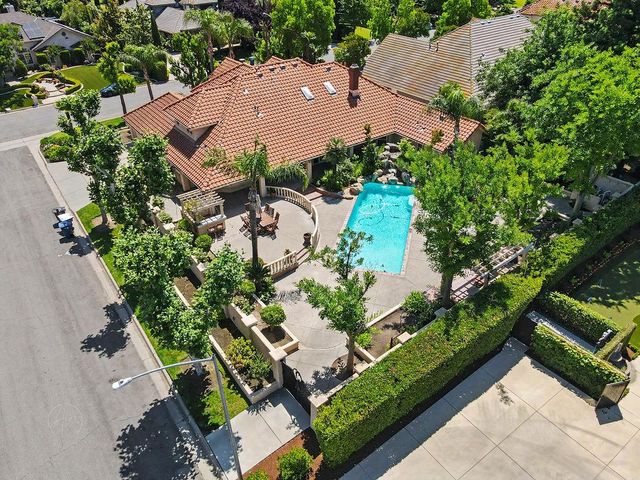 10111 N Spanish Bay Drive, Fresno, CA 93720