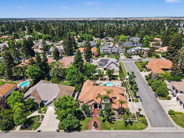 10111 N Spanish Bay Drive, Fresno, CA 93720