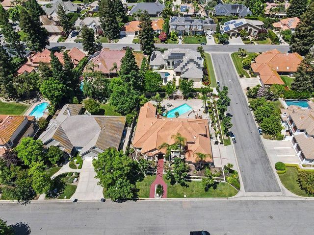 10111 N Spanish Bay Drive, Fresno, CA 93720