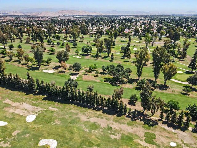 10111 N Spanish Bay Drive, Fresno, CA 93720