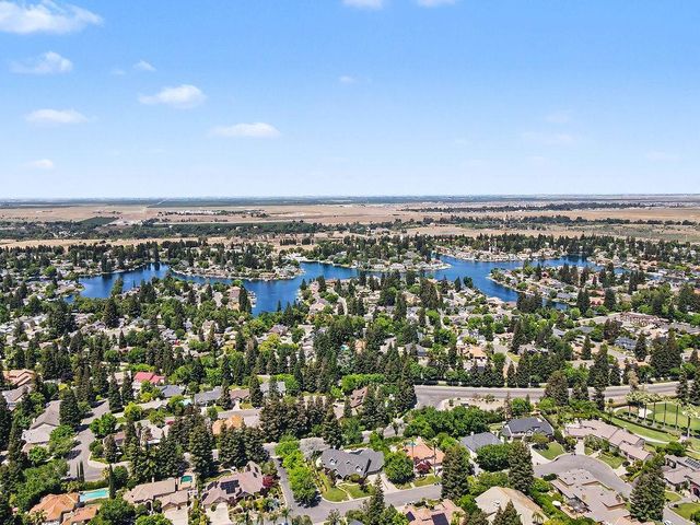 10111 N Spanish Bay Drive, Fresno, CA 93720