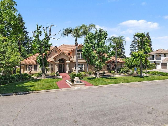 10111 N Spanish Bay Drive, Fresno, CA 93720
