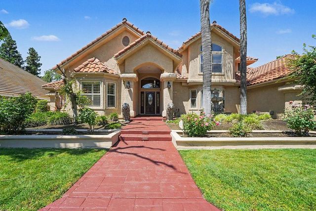 10111 N Spanish Bay Drive, Fresno, CA 93720