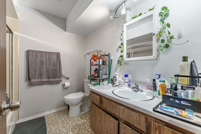 6400 27th Street 201, Berwyn, IL 60402