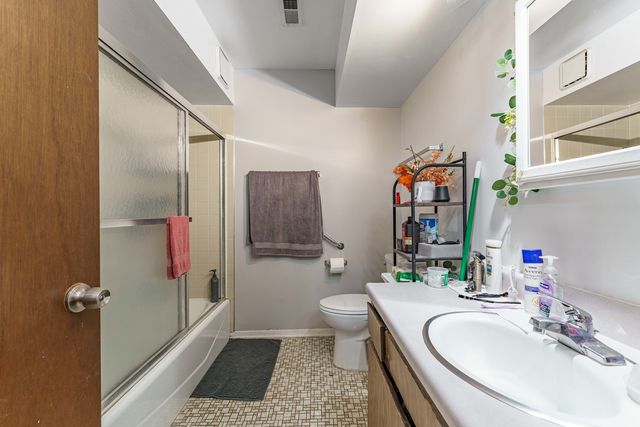 6400 27th Street 201, Berwyn, IL 60402