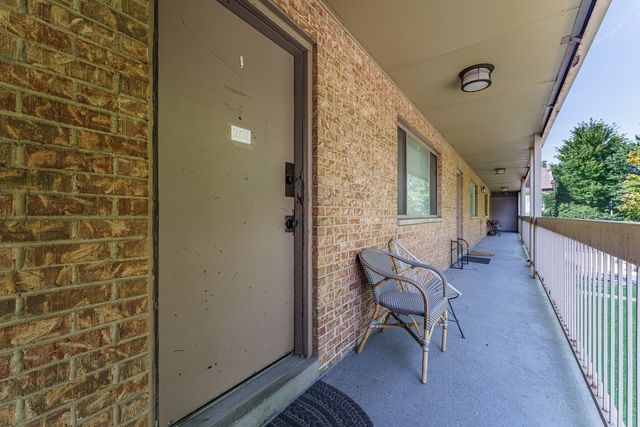 6400 27th Street 201, Berwyn, IL 60402