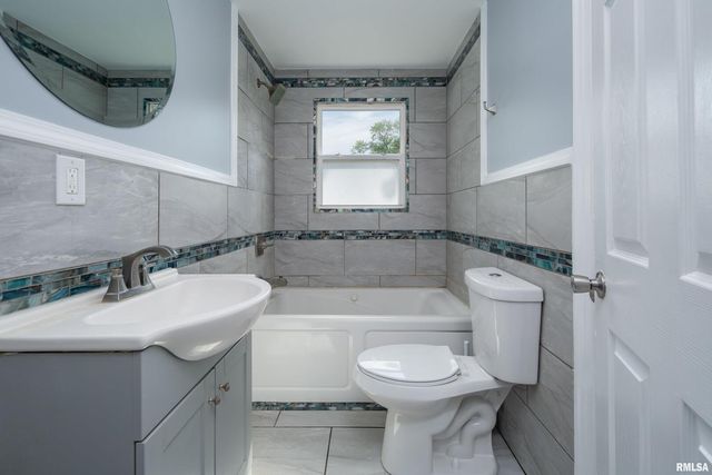 3712 33rd St Street, Moline, IL 61265