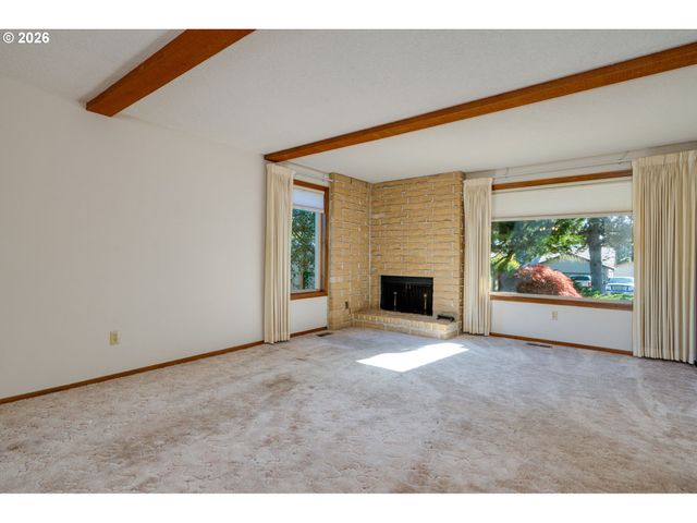 18140 STONEWOOD Dr, Gladstone, OR 97027