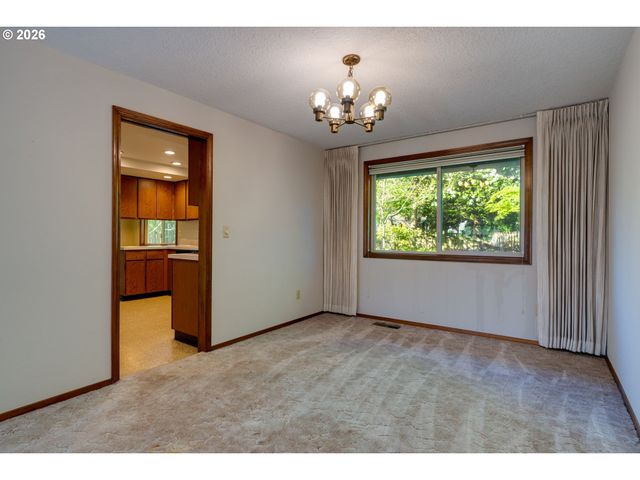 18140 STONEWOOD Dr, Gladstone, OR 97027