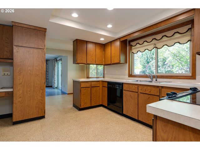 18140 STONEWOOD Dr, Gladstone, OR 97027