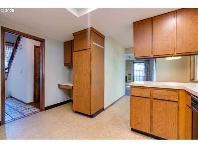 18140 STONEWOOD Dr, Gladstone, OR 97027