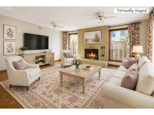 18140 STONEWOOD Dr, Gladstone, OR 97027