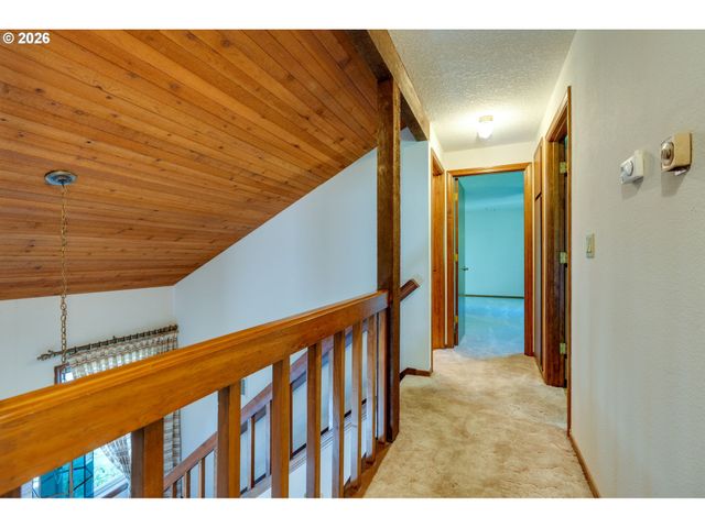 18140 STONEWOOD Dr, Gladstone, OR 97027